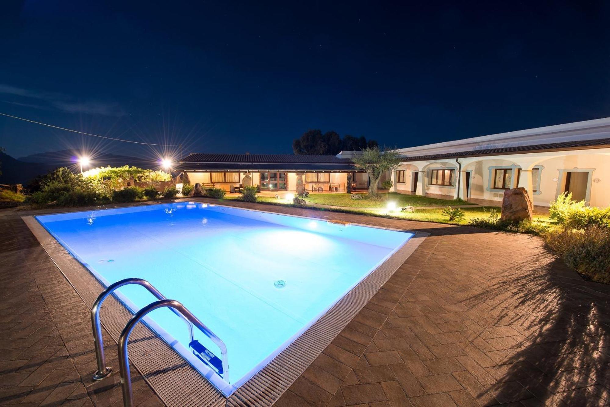 Agriturismo Irghitula โปซาดา ภายนอก รูปภาพ