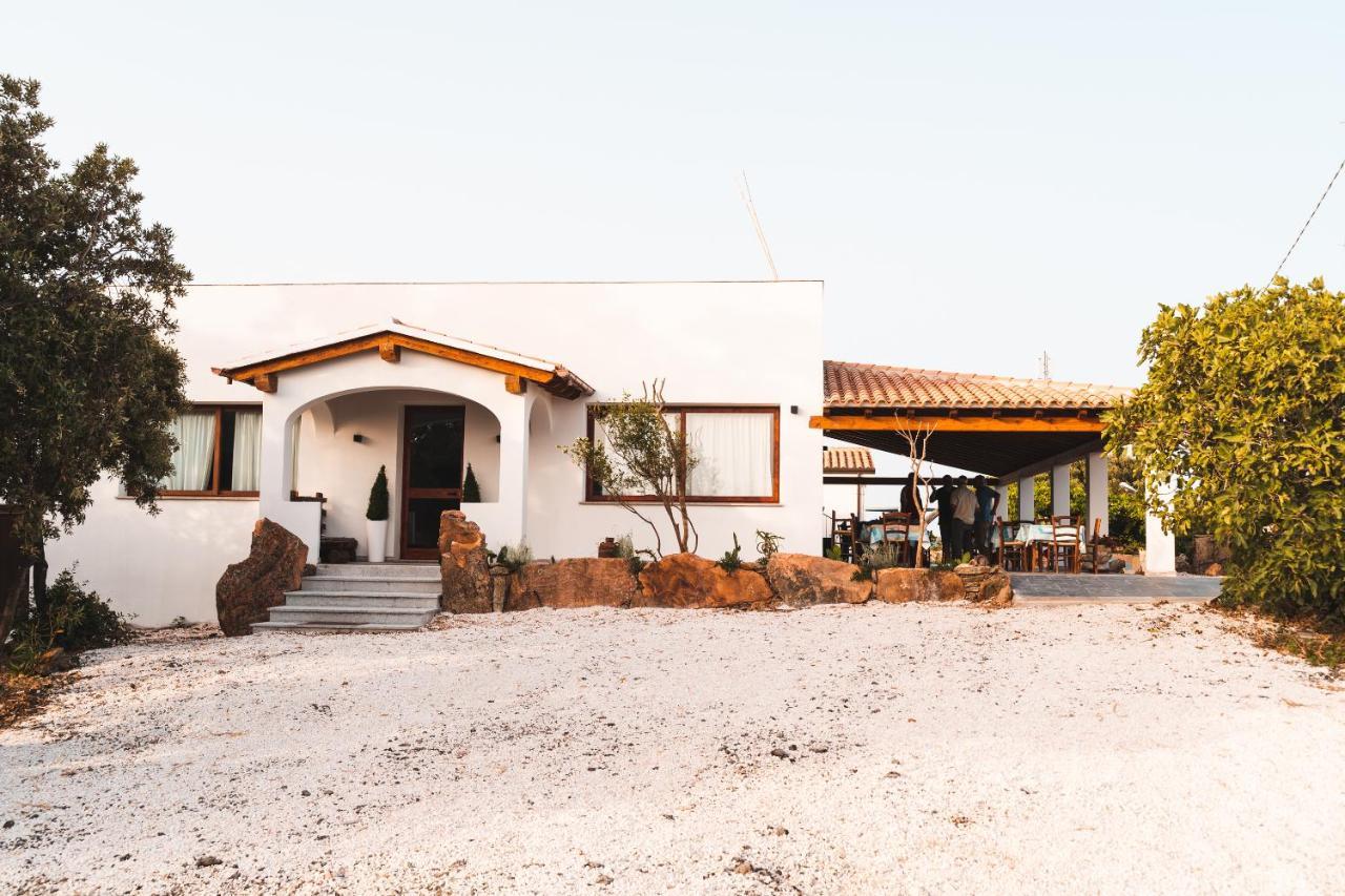 Agriturismo Irghitula โปซาดา ภายนอก รูปภาพ